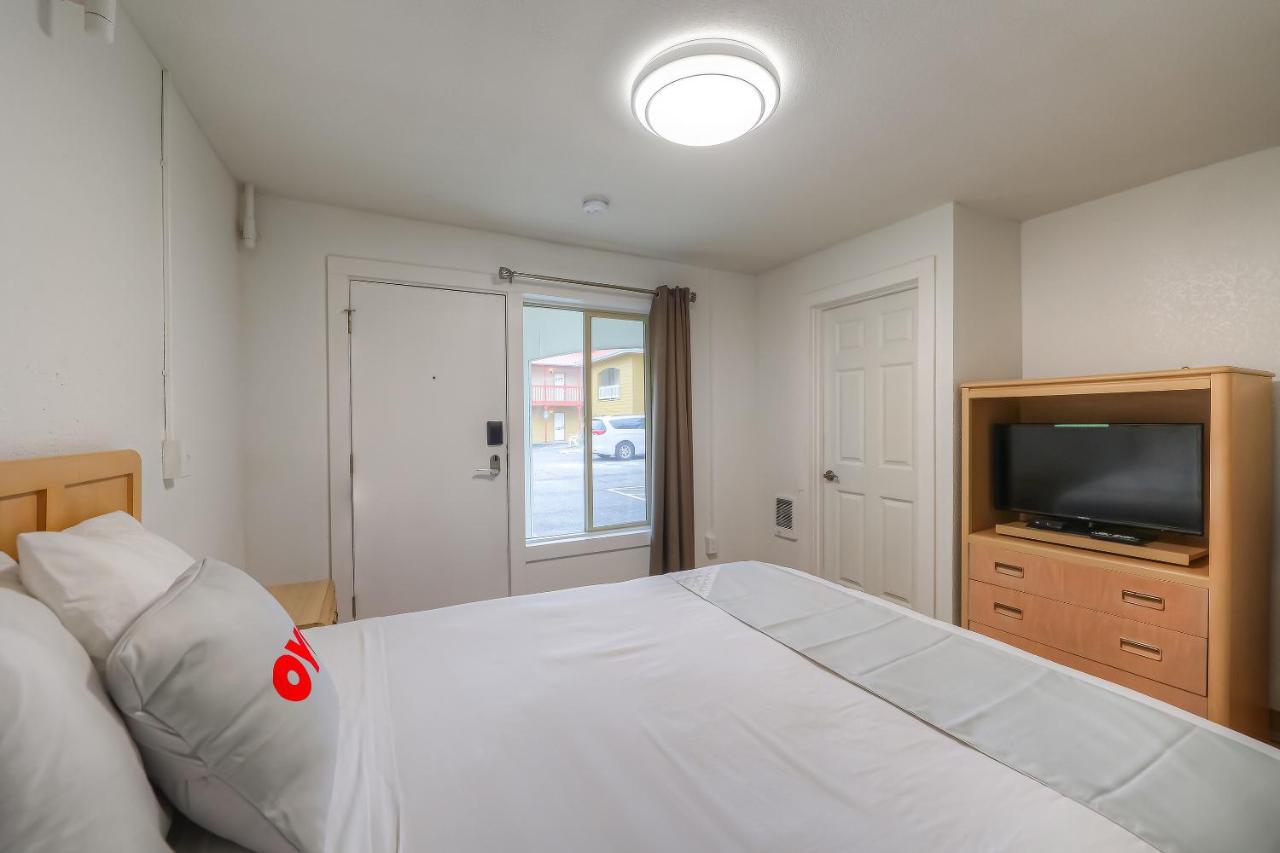 Queen Room at Newport Inn By OYO - Hwy 101