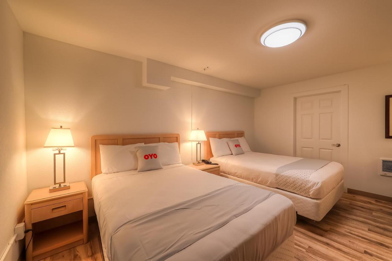 Double Room with Two Double Beds at Newport Inn By OYO - Hwy 101