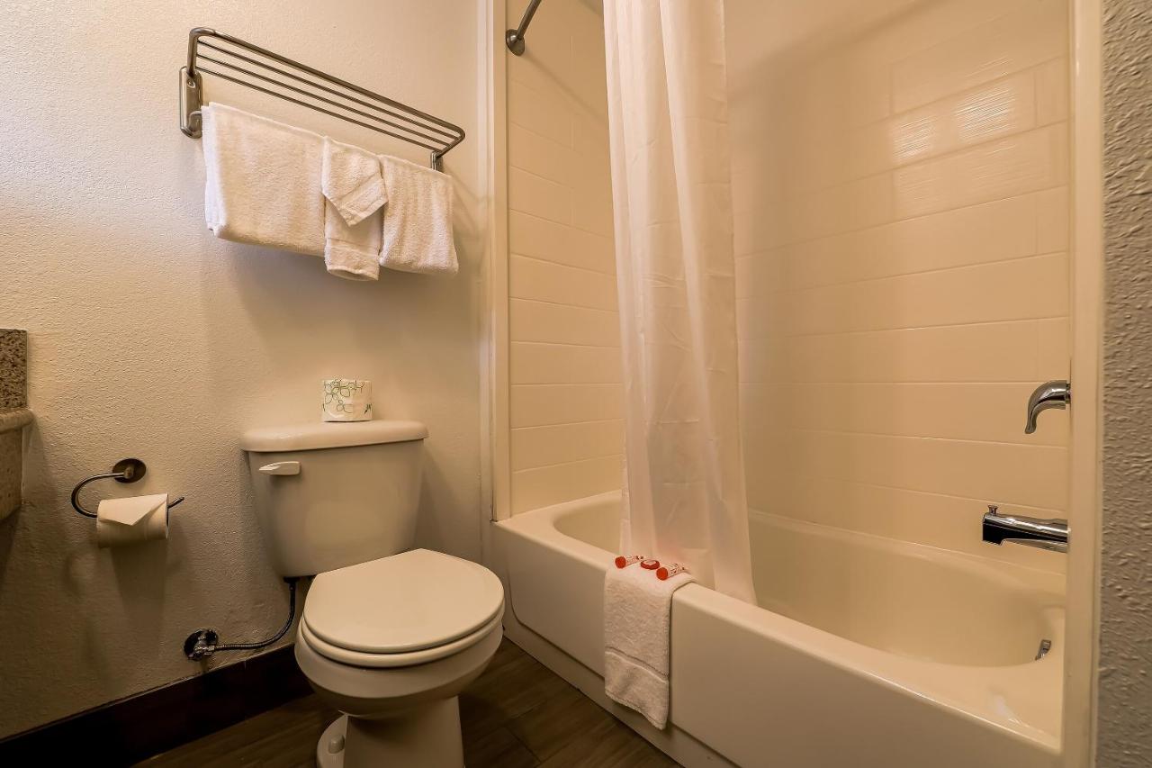 Queen Room at Newport Inn By OYO - Hwy 101
