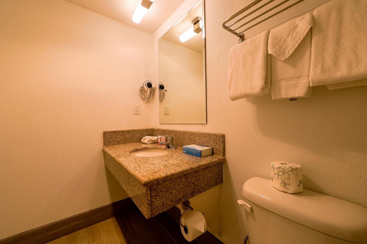 King Room at Newport Inn By OYO - Hwy 101