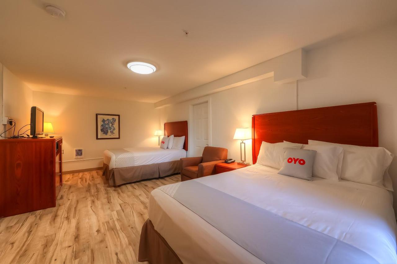 Queen Room with Two Queen Beds at Newport Inn By OYO - Hwy 101