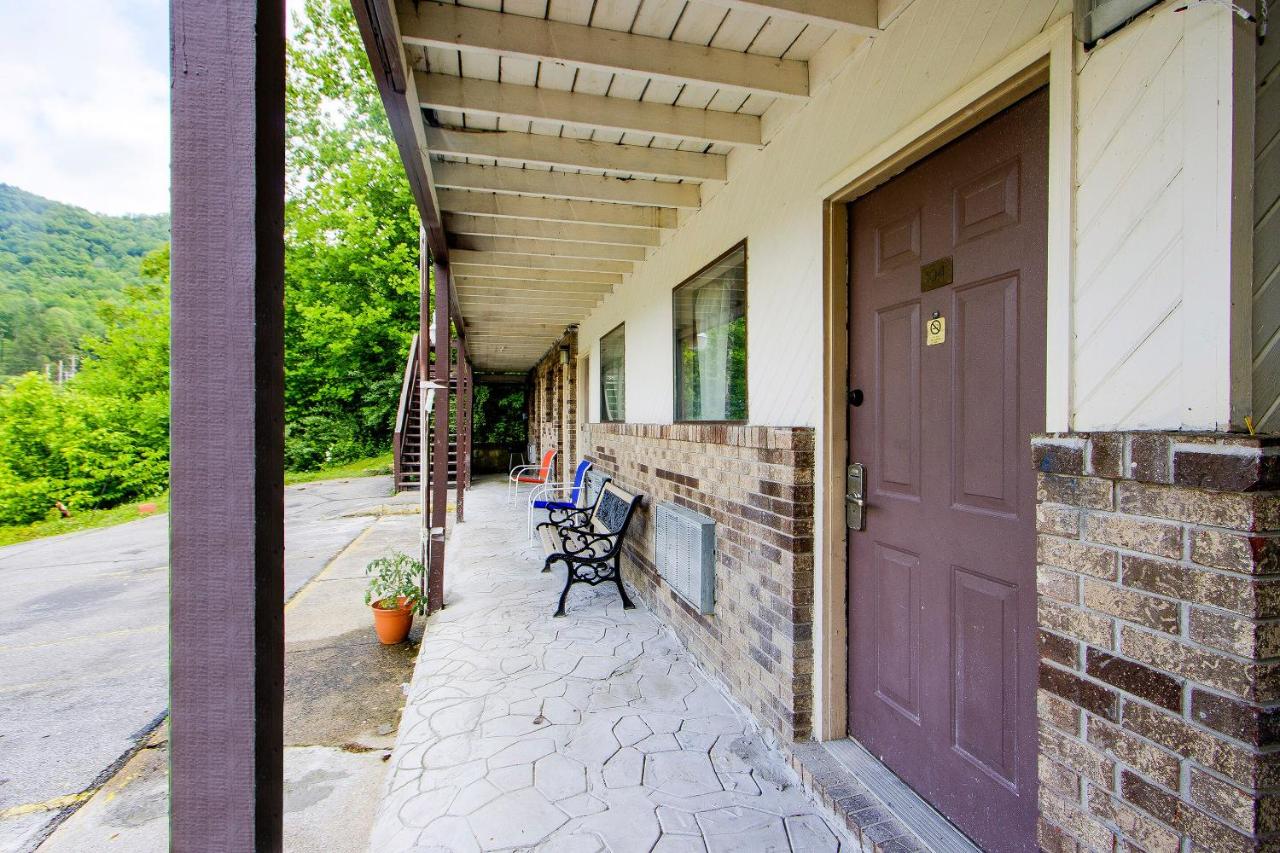 | OYO Hotel Chapmanville Inn, WV - Hwy 119