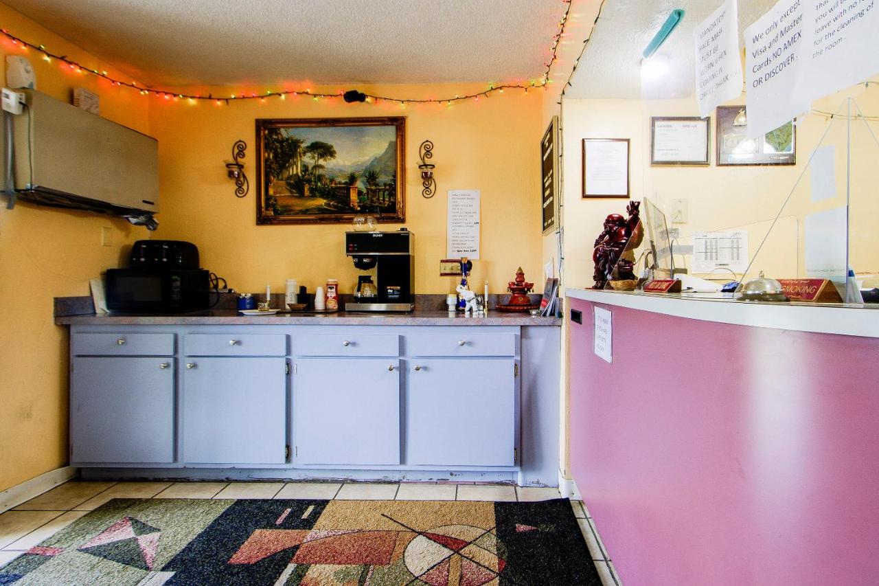 | OYO Hotel Chapmanville Inn, WV - Hwy 119