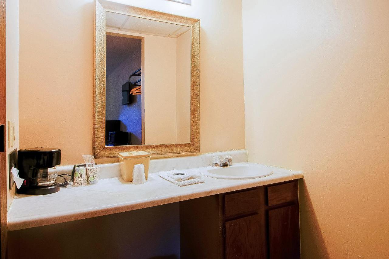 | OYO Hotel Chapmanville Inn, WV - Hwy 119
