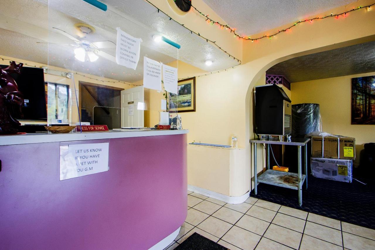  | OYO Hotel Chapmanville Inn, WV - Hwy 119
