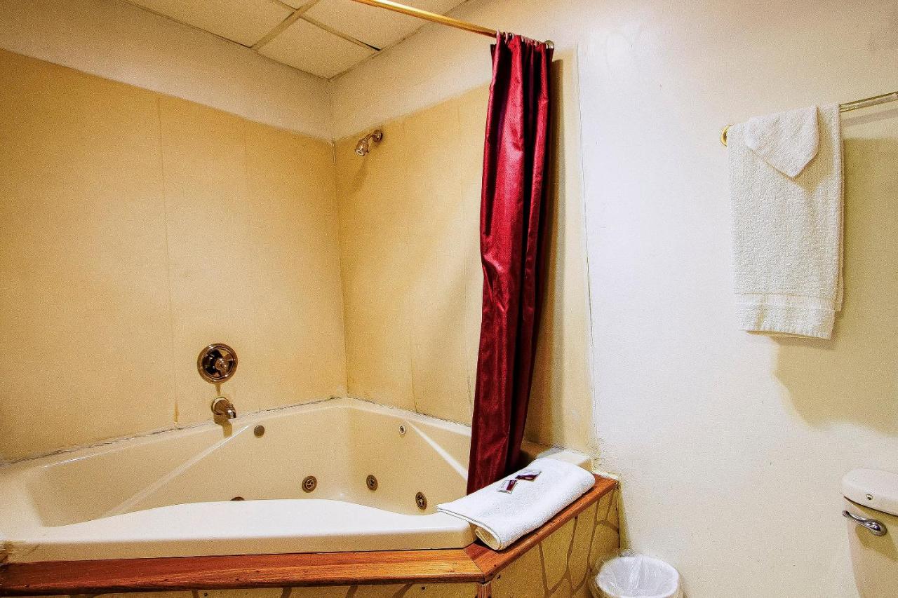 | OYO Hotel Chapmanville Inn, WV - Hwy 119