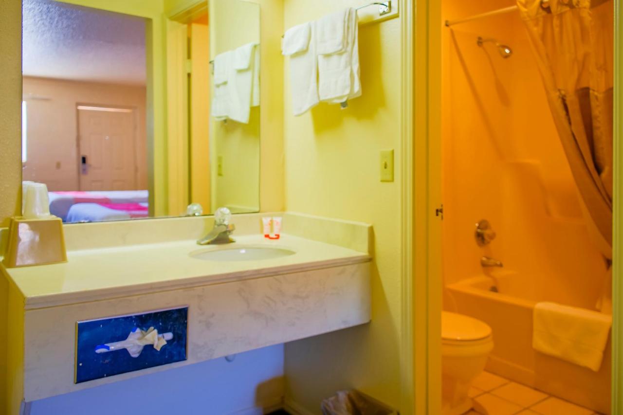 | OYO Hotel Duncan, OK - Hwy 81 Near Chisholm Casino
