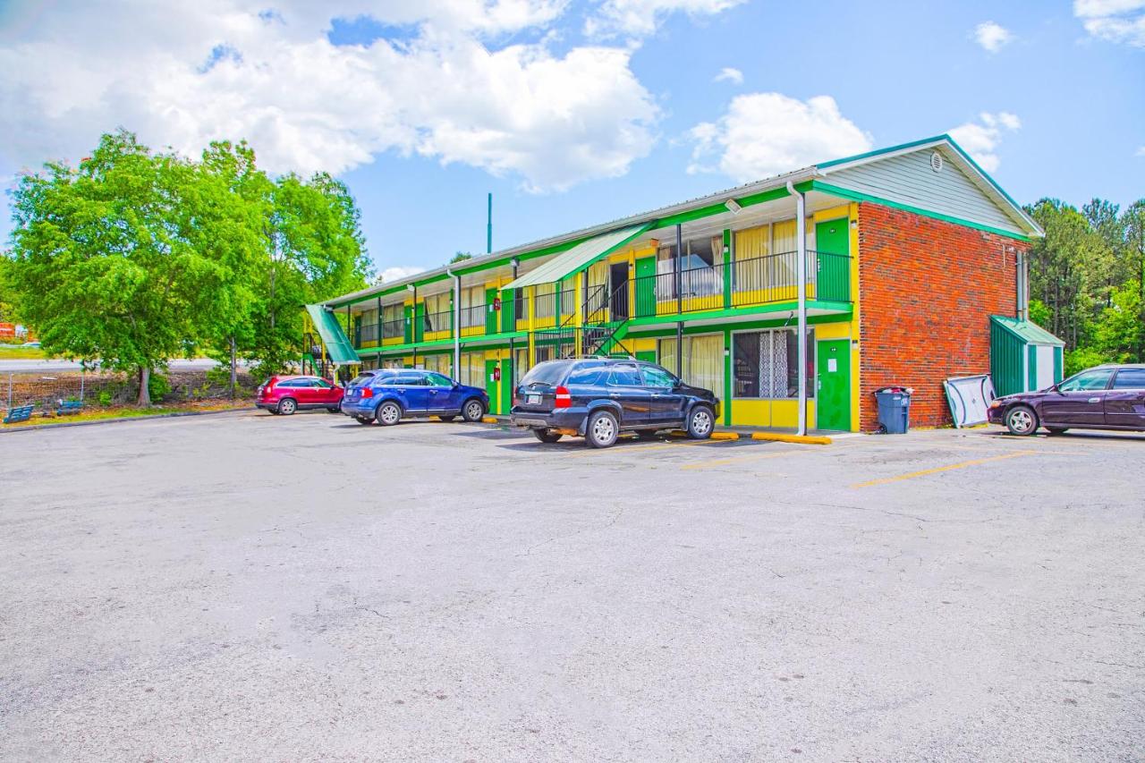  | OYO Hotel Calhoun, GA I-75