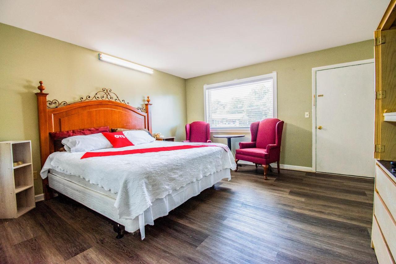  | OYO Hotel Calhoun, GA I-75