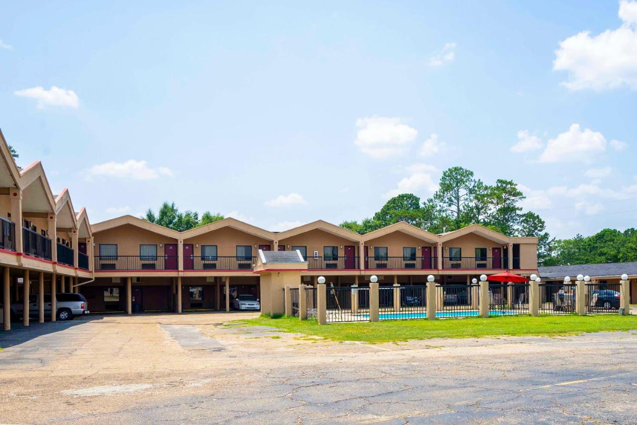 | OYO Hotel Opp AL, Floral Hwy