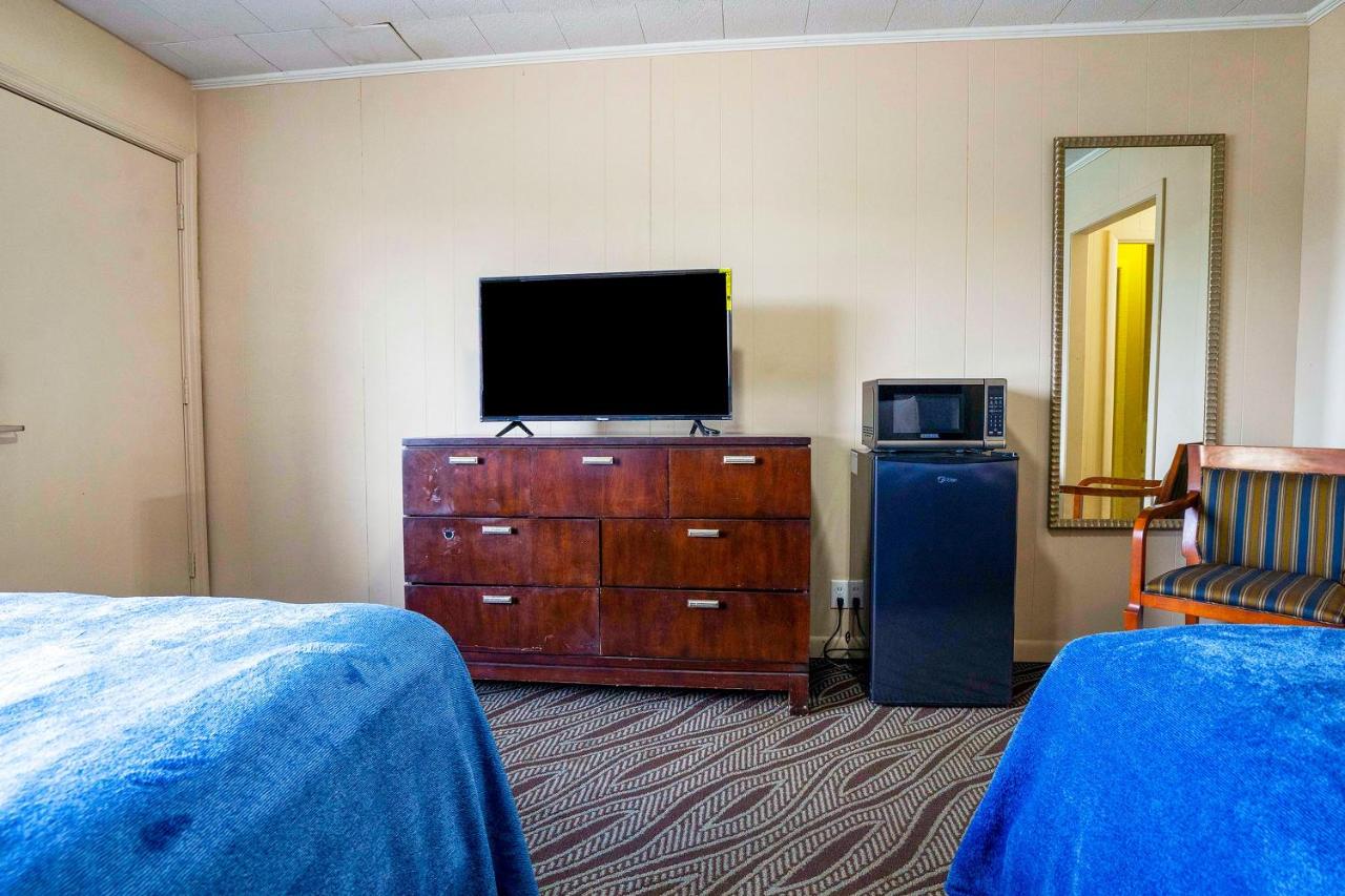 | OYO Hotel Opp AL, Floral Hwy