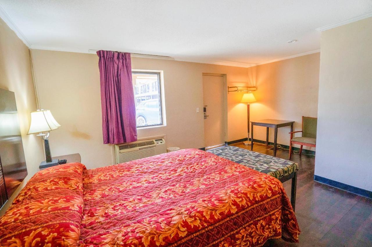 | OYO Hotel Opp AL, Floral Hwy