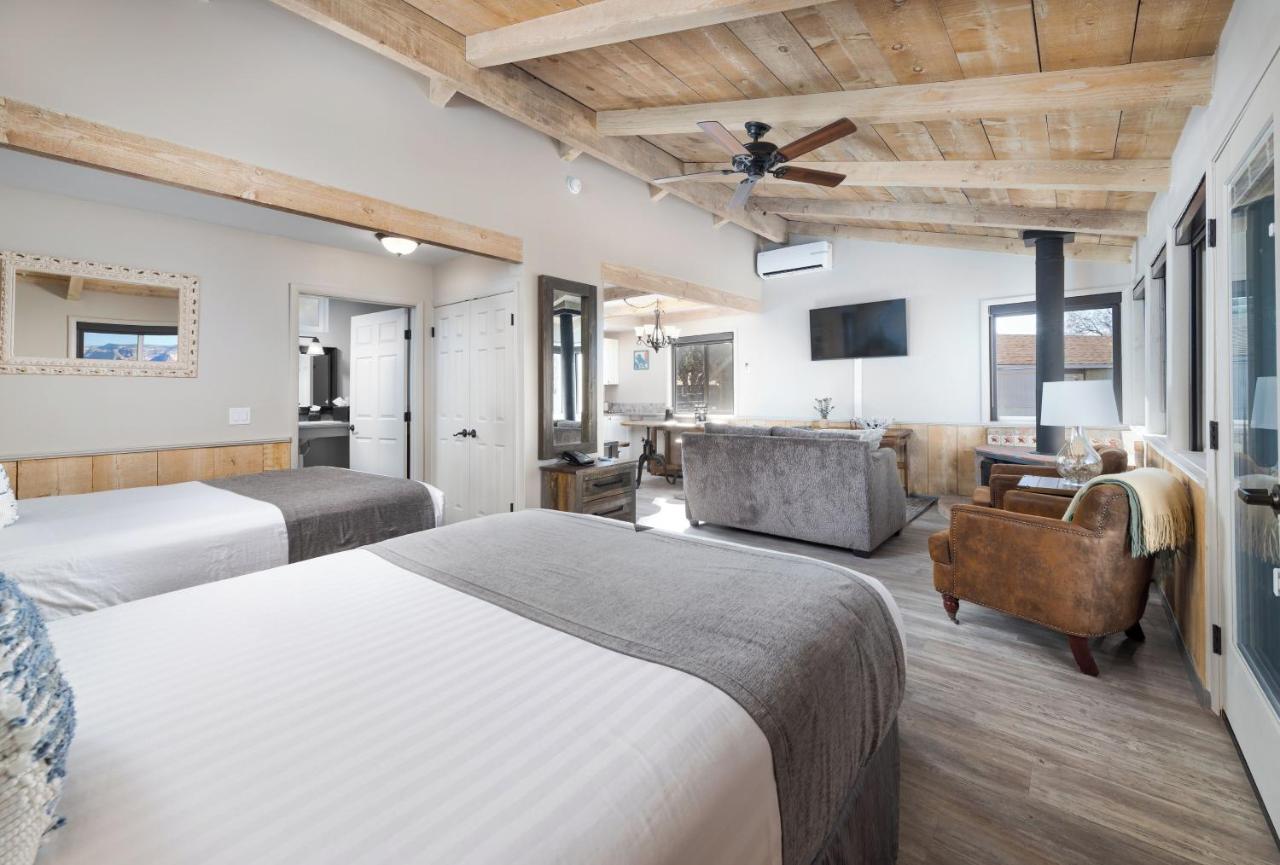 | Sky Ranch Lodge