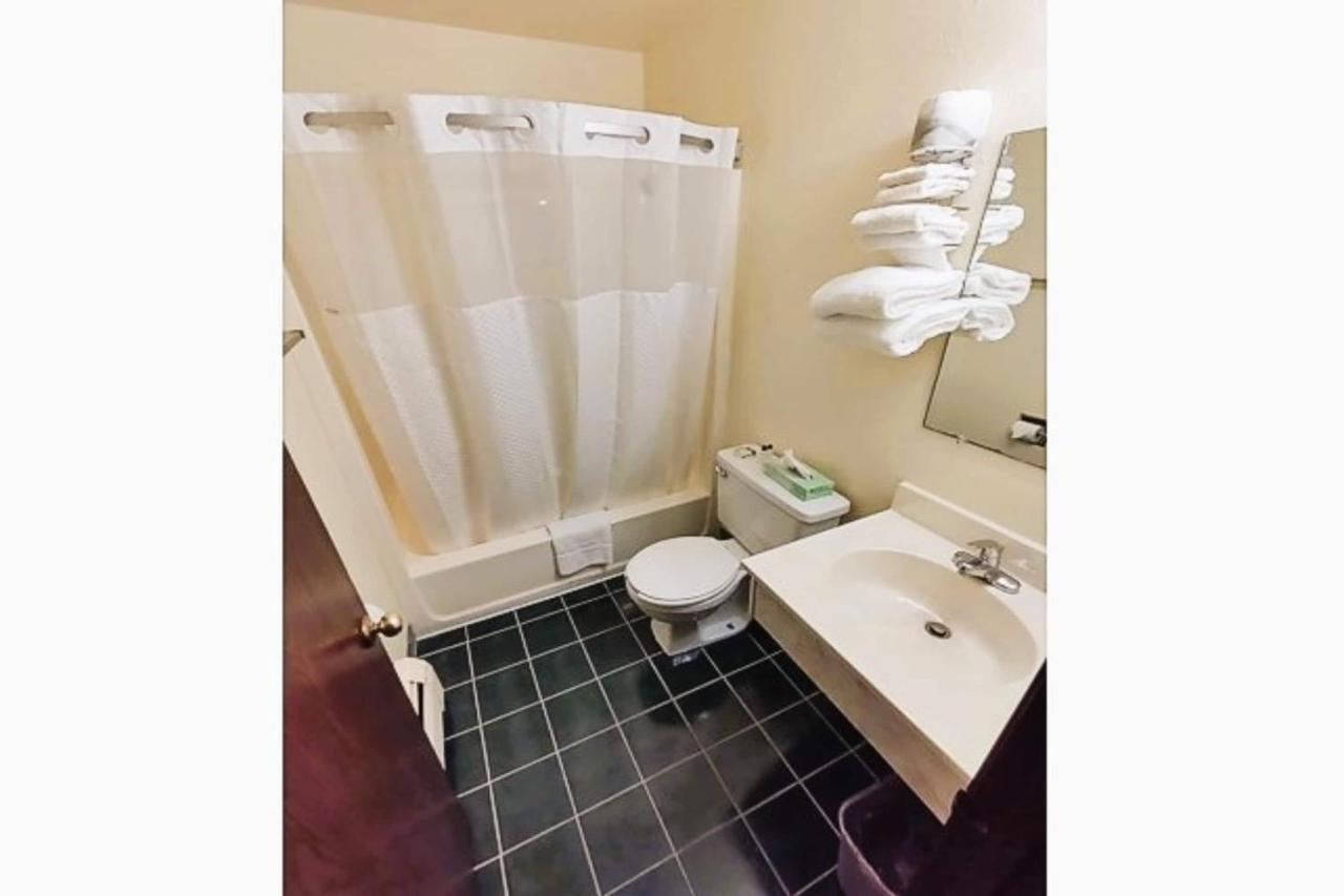 | OYO Hotel Staples MN, HWY 10 NW