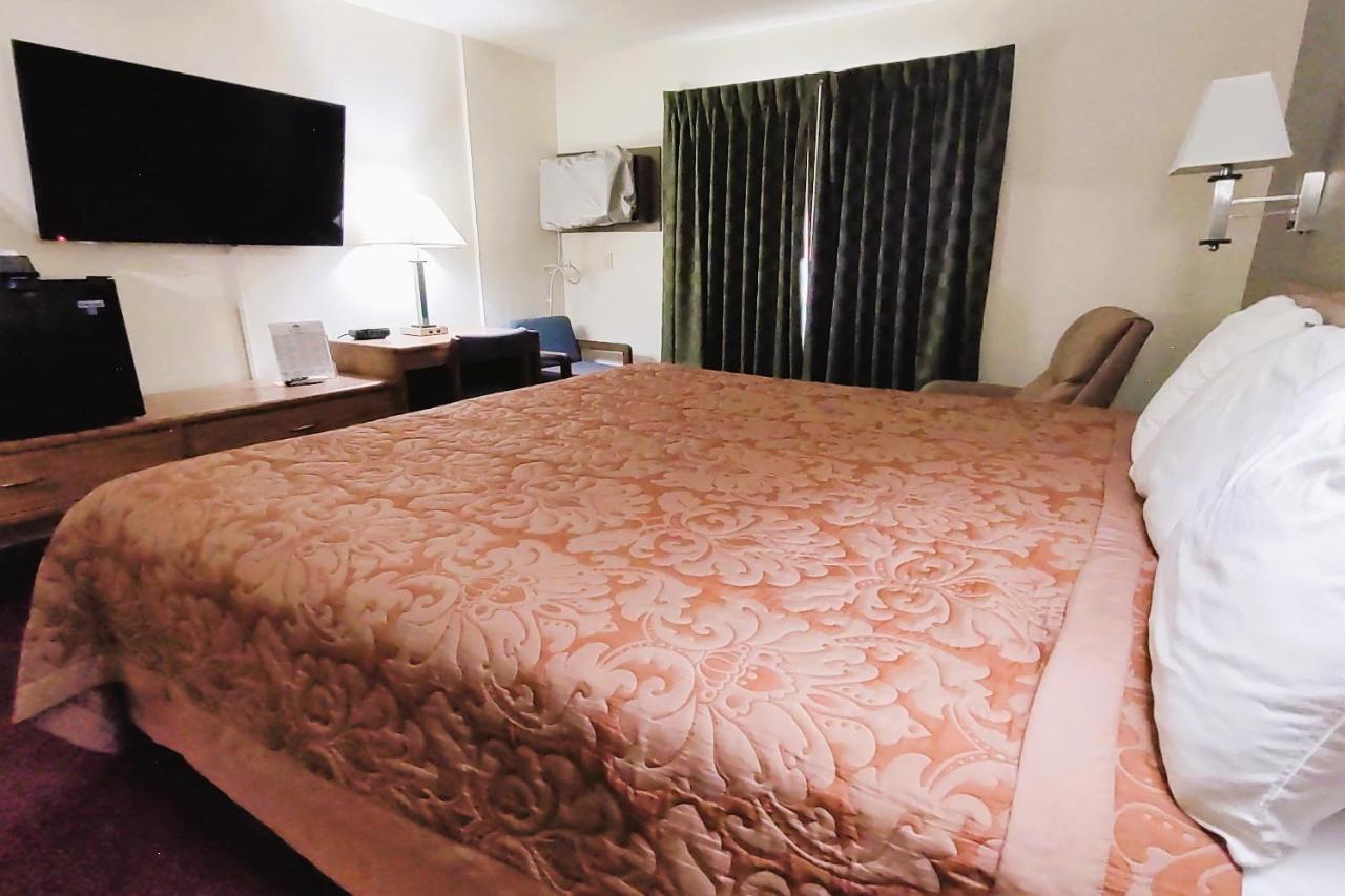 | OYO Hotel Staples MN, HWY 10 NW
