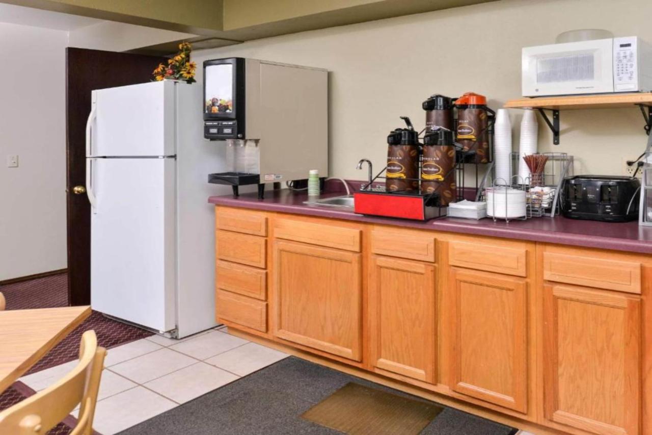 | OYO Hotel Staples MN, HWY 10 NW