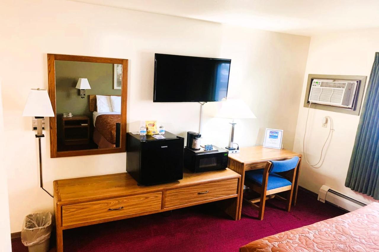 | OYO Hotel Staples MN, HWY 10 NW