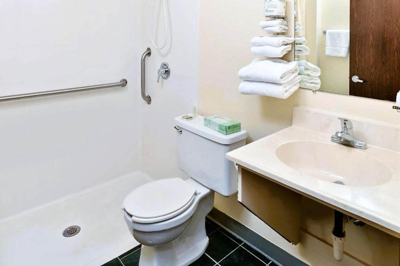 | OYO Hotel Staples MN, HWY 10 NW