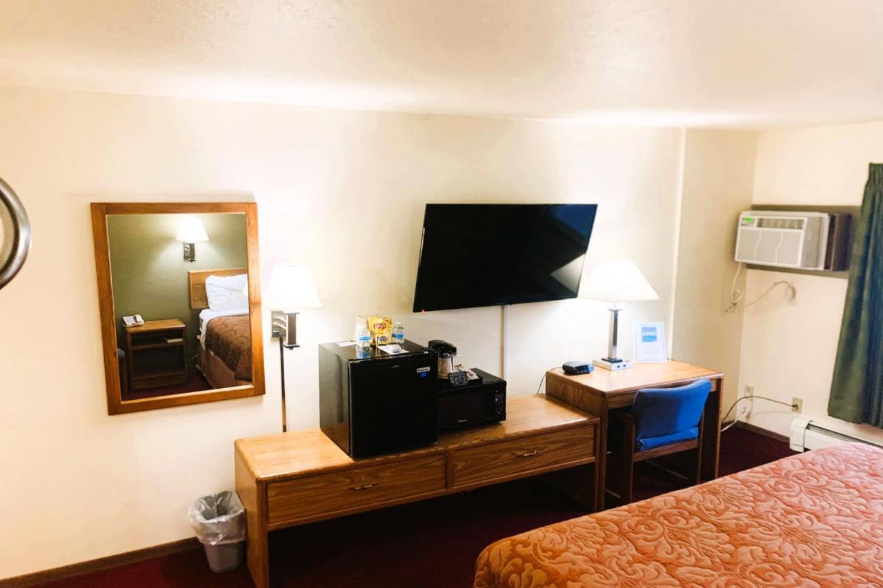 | OYO Hotel Staples MN, HWY 10 NW
