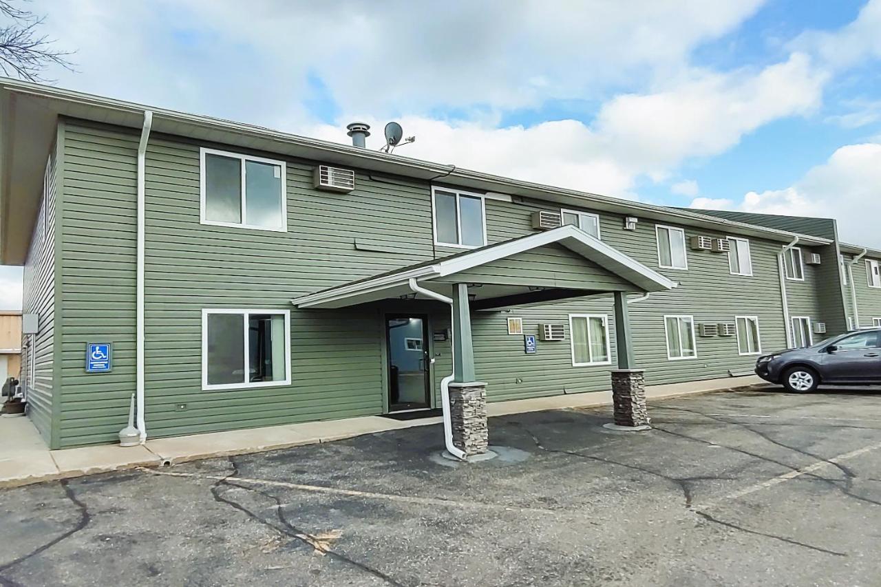 | OYO Hotel Staples MN, HWY 10 NW