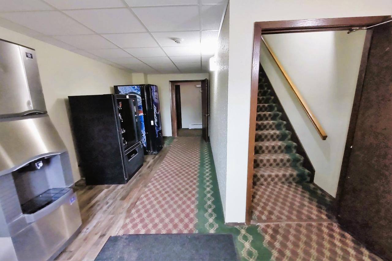 | OYO Hotel Staples MN, HWY 10 NW