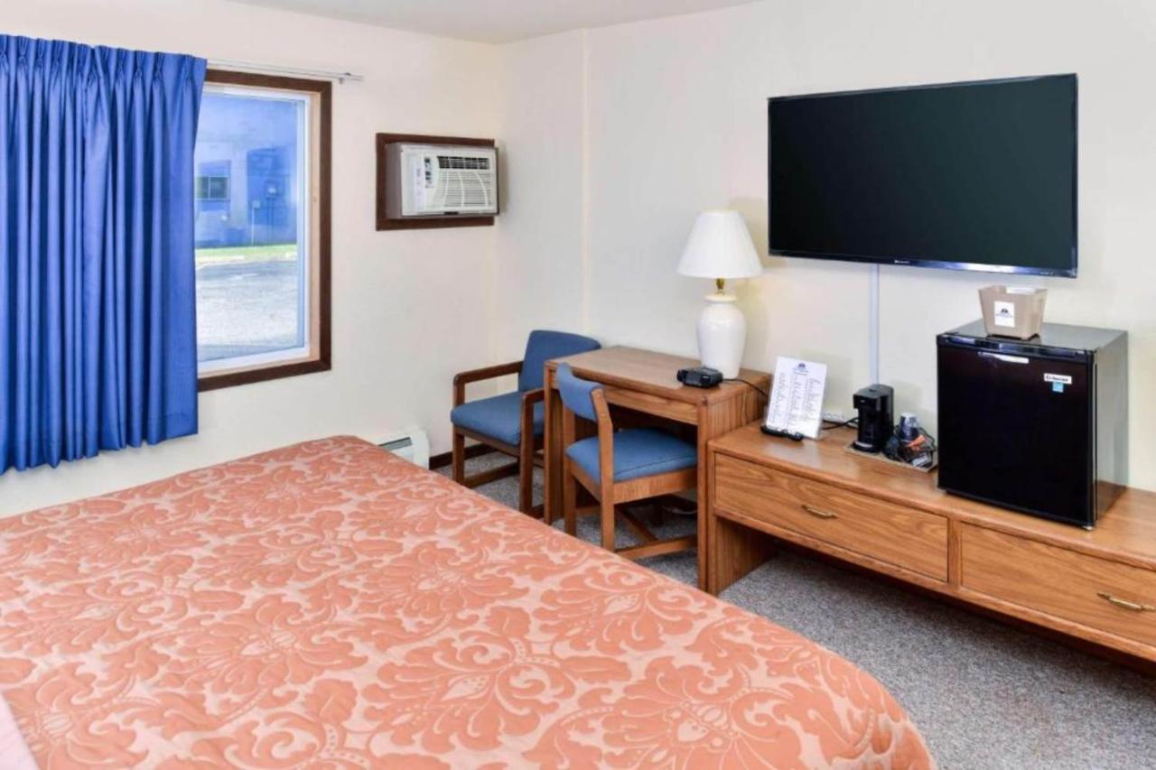 | OYO Hotel Staples MN, HWY 10 NW