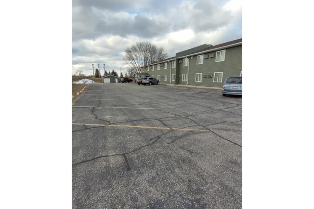 | OYO Hotel Staples MN, HWY 10 NW