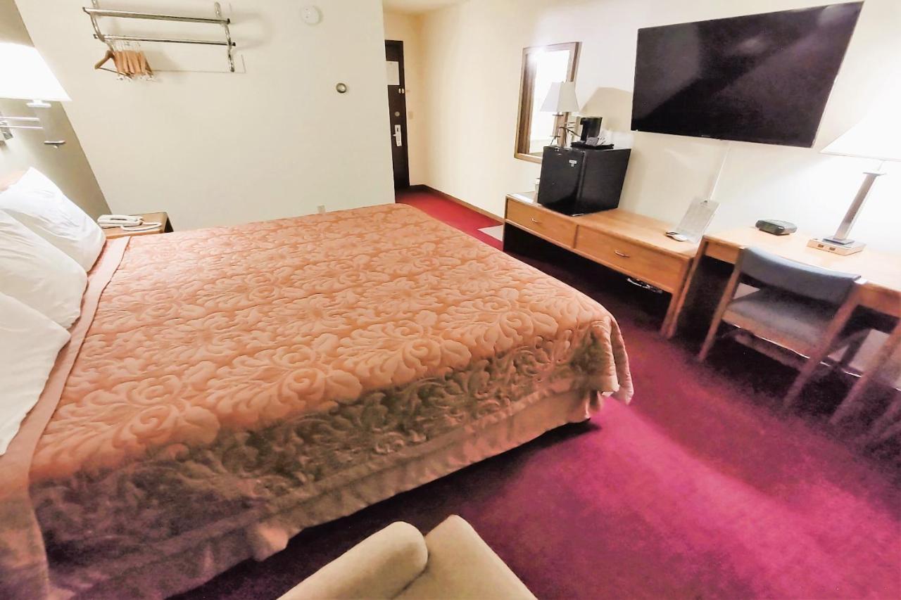 | OYO Hotel Staples MN, HWY 10 NW