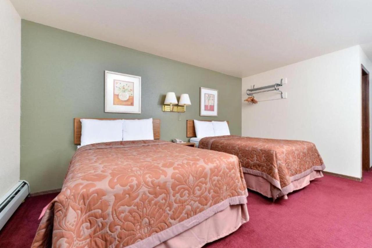| OYO Hotel Staples MN, HWY 10 NW