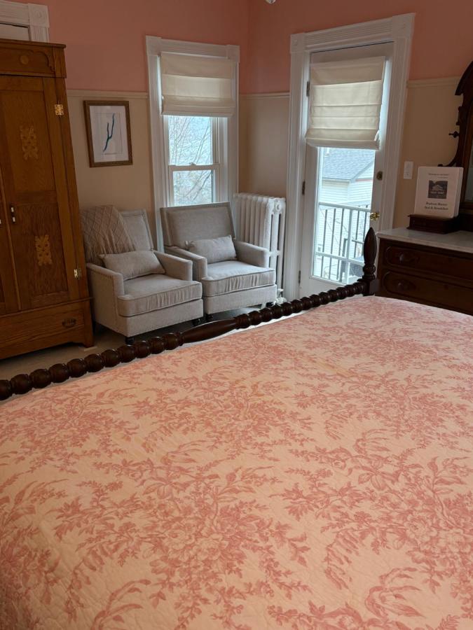  | Hudson Manor Bed & Breakfast