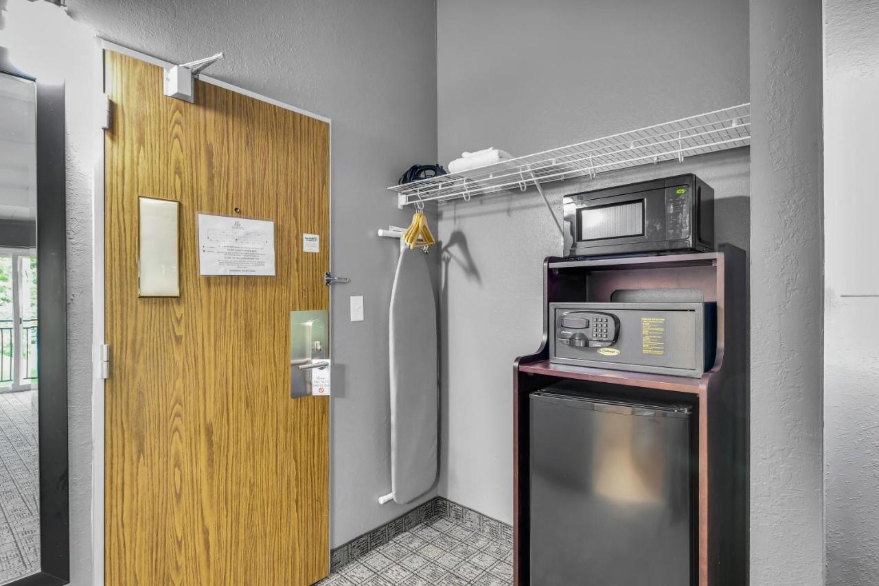 Queen Suite with Two Queen Beds at Eastland Suites Extended Stay Hotel & Conference Center