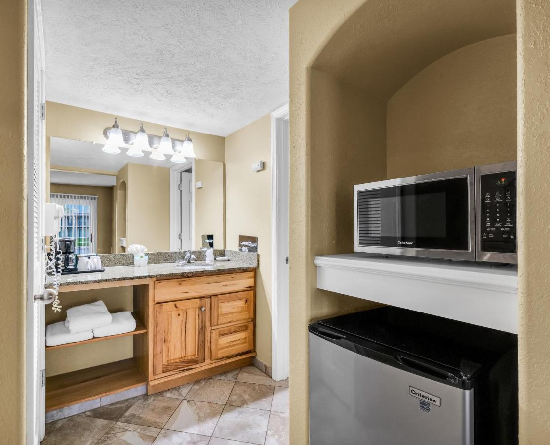 Suite at Eastland Suites Extended Stay Hotel & Conference Center
