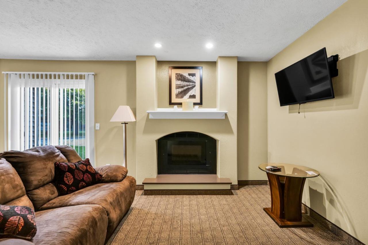 Suite at Eastland Suites Extended Stay Hotel & Conference Center