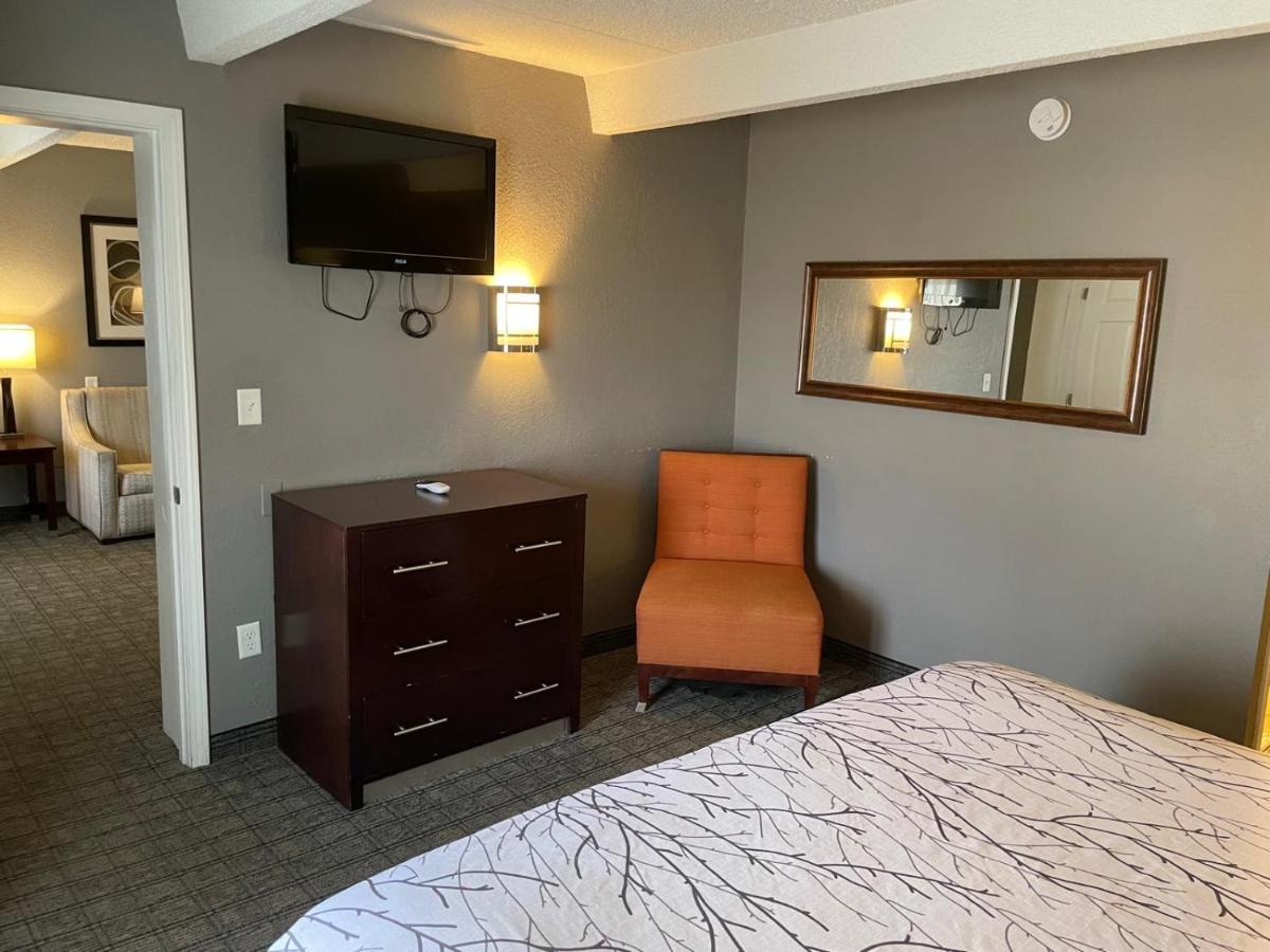 King Suite at Eastland Suites Extended Stay Hotel & Conference Center