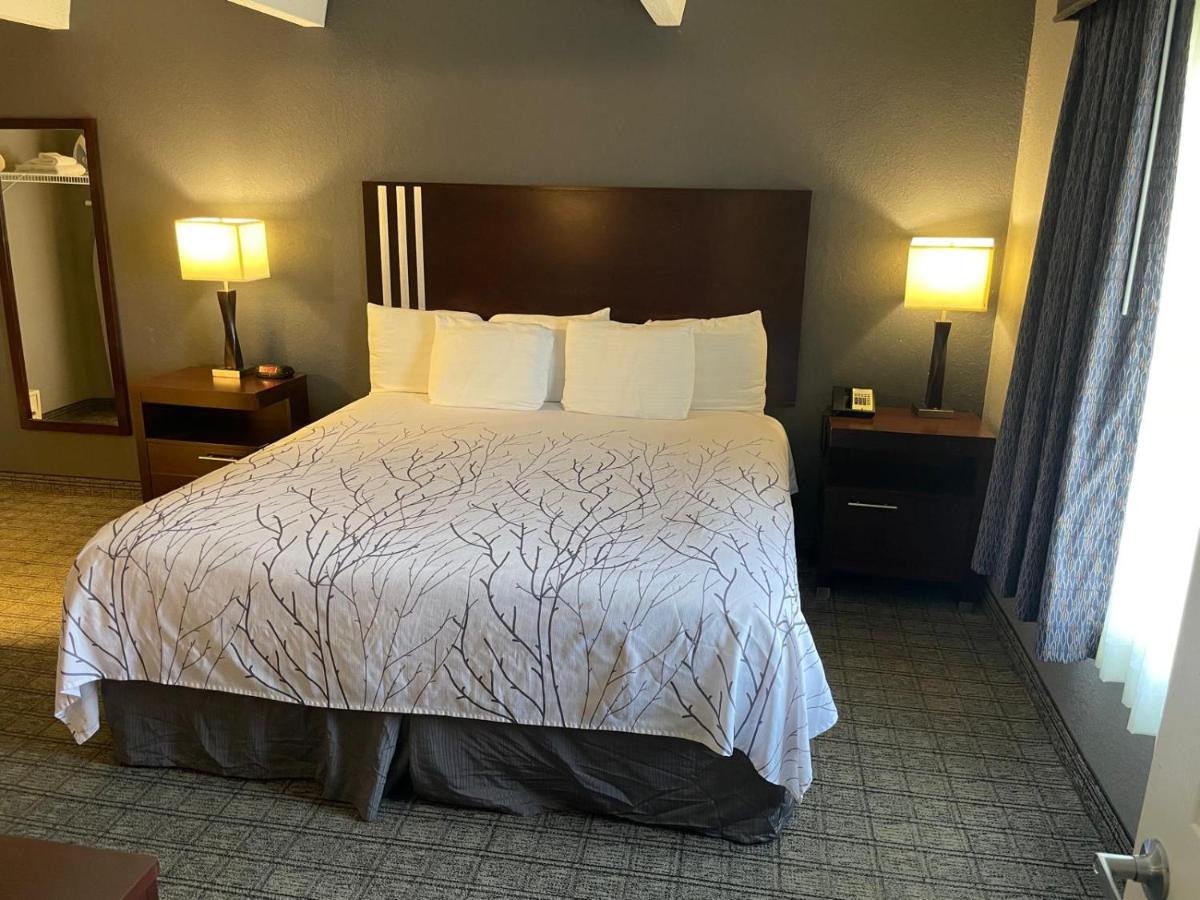 King Suite at Eastland Suites Extended Stay Hotel & Conference Center