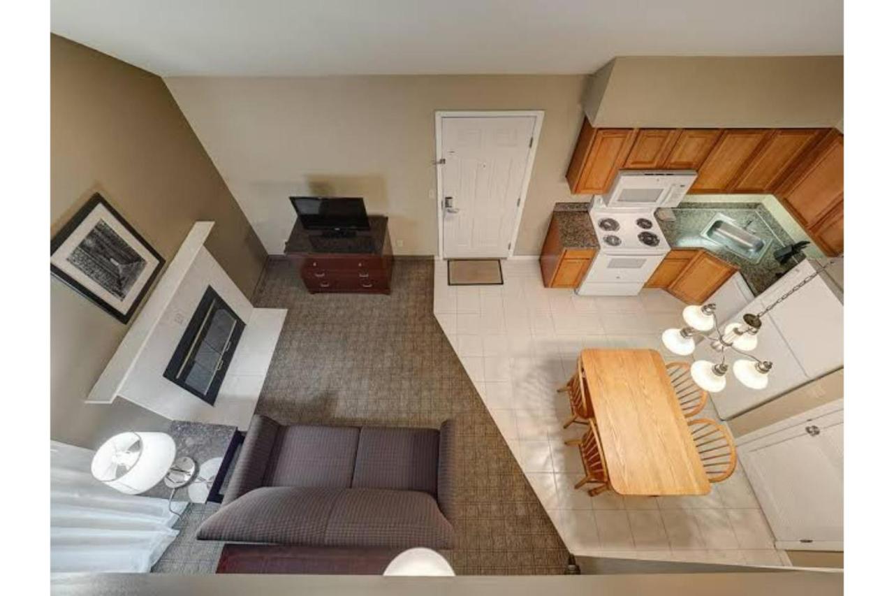 Deluxe Suite at Eastland Suites Extended Stay Hotel & Conference Center