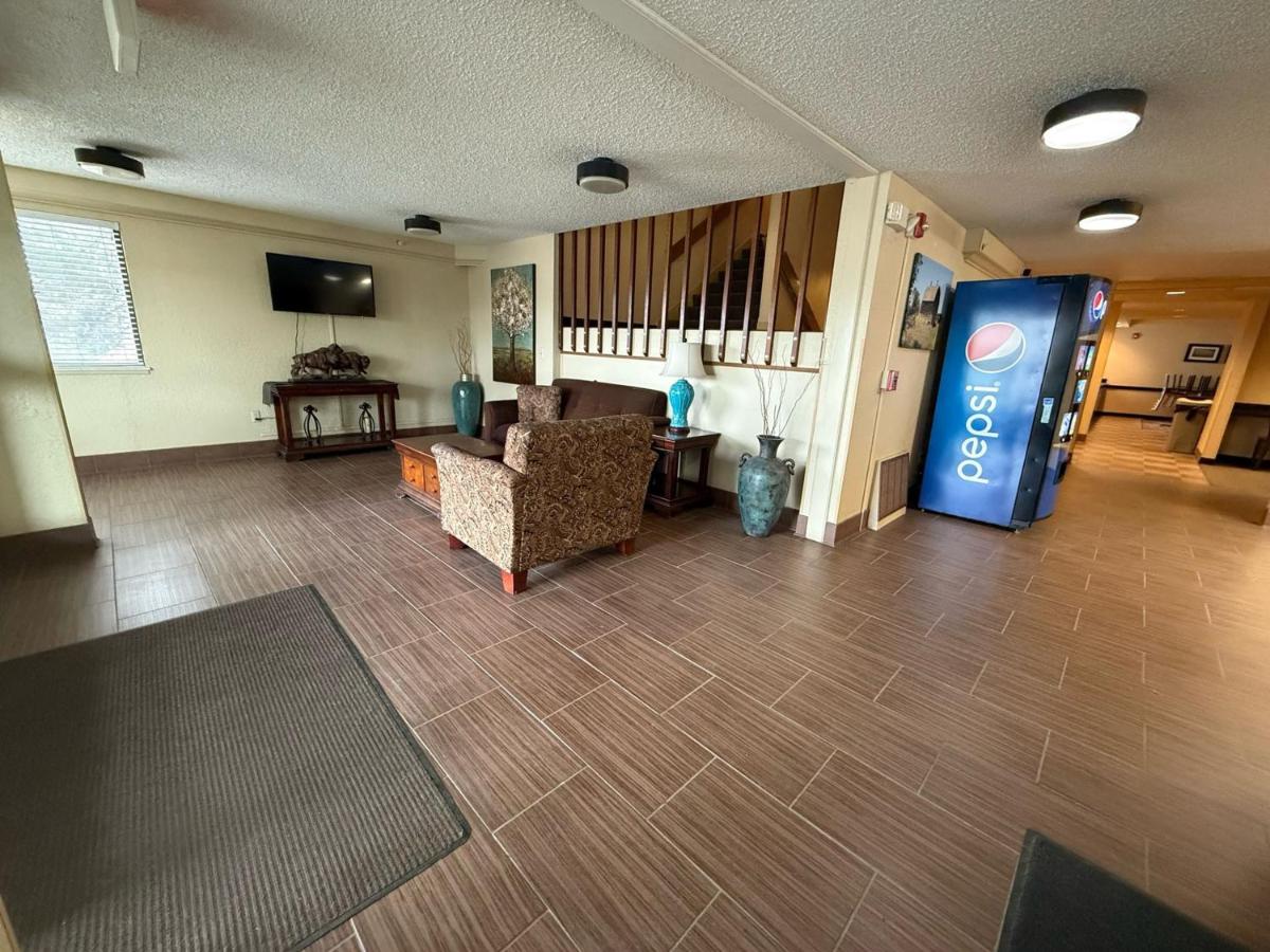 | Richland Inn & Suites
