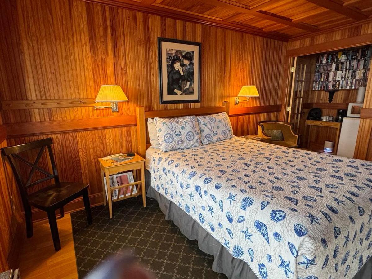 | Whistling Winds Motel