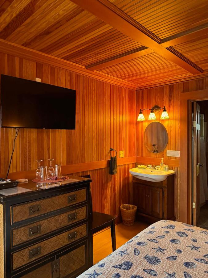 | Whistling Winds Motel