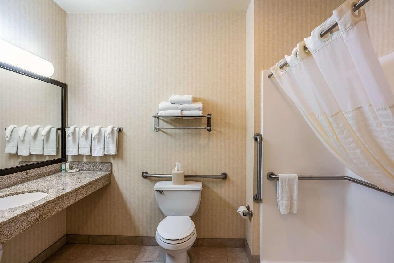 King Room - Disability Access/Non-Smoking at Quality Inn & Suites Hannibal West