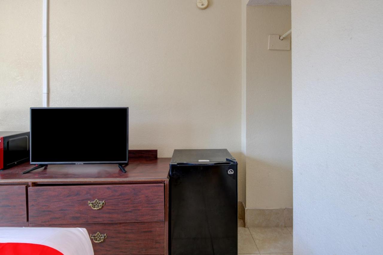 | OYO Hotel Douglas GA US-441
