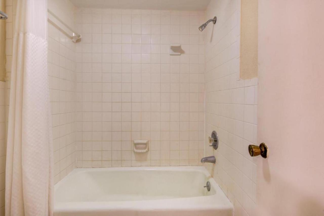 | OYO Hotel Douglas GA US-441