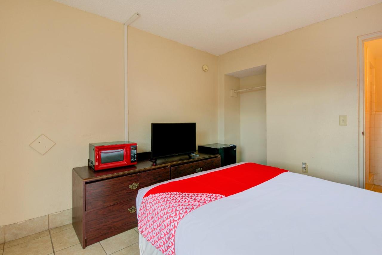 | OYO Hotel Douglas GA US-441
