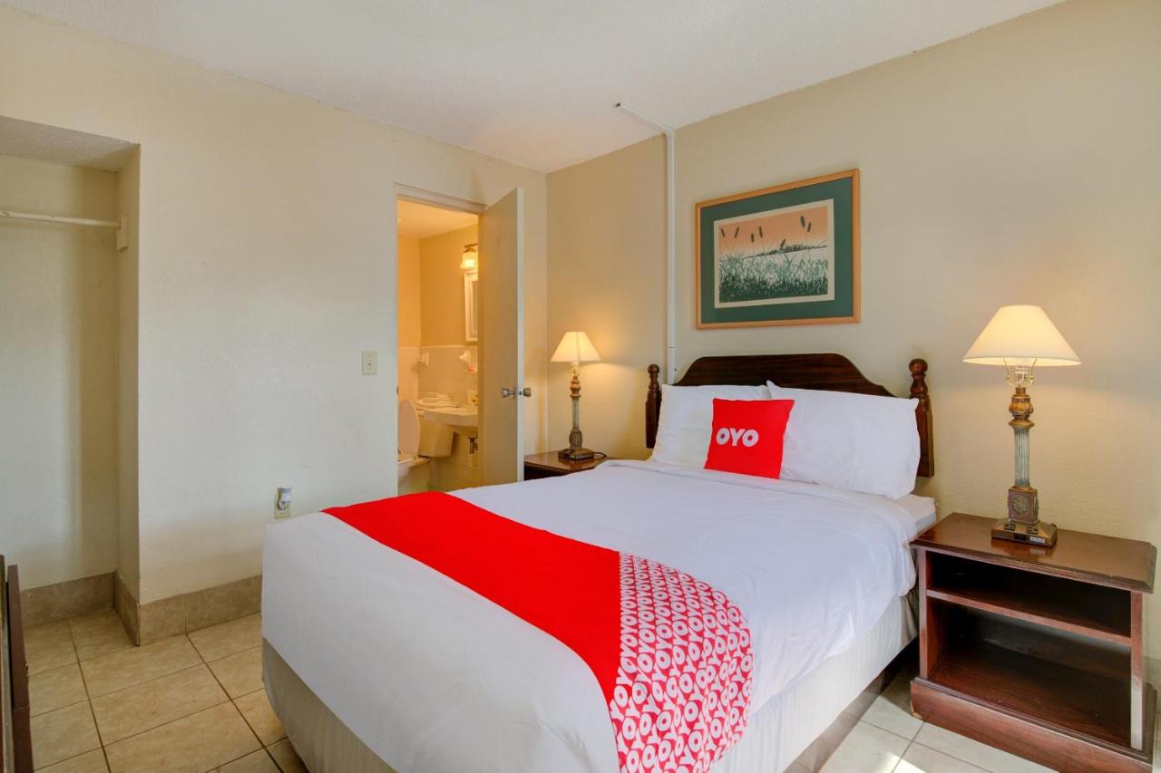 | OYO Hotel Douglas GA US-441