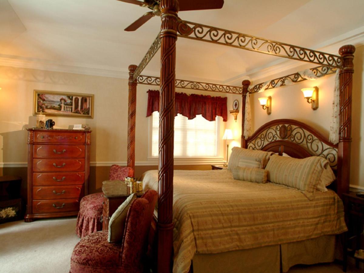 | Lake George Boathouse Waterfront Lodging