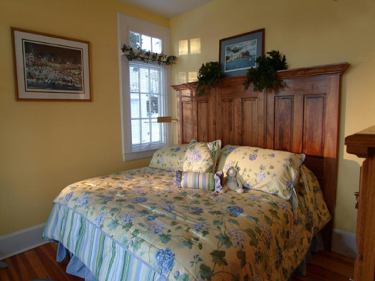| Lake George Boathouse Waterfront Lodging