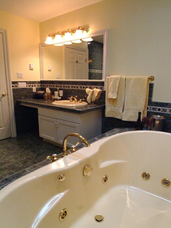 | Lake George Boathouse Waterfront Lodging