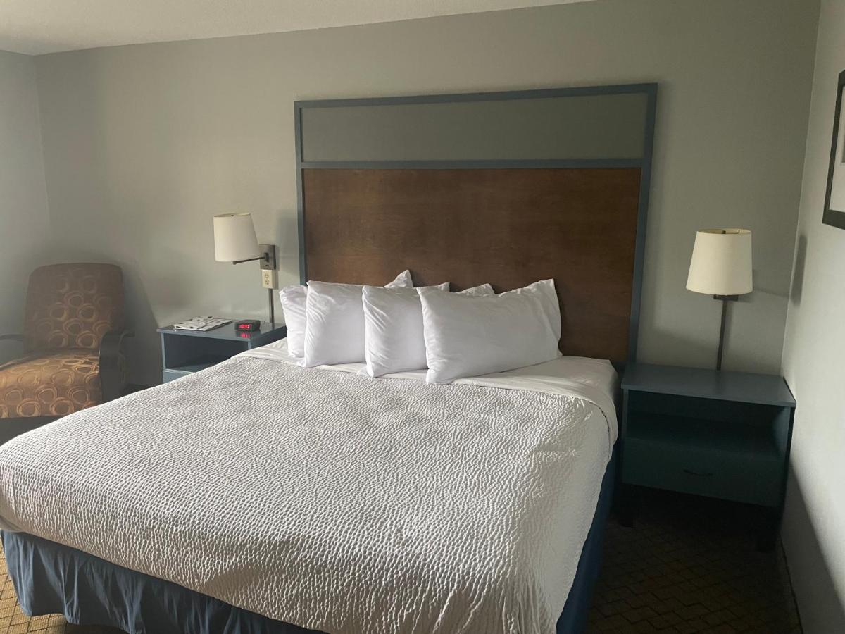 King Room - Non-Smoking at AmericInn by Wyndham Hartford WI