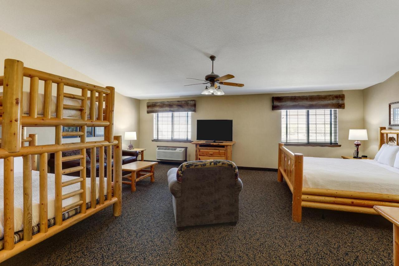 | Stoney Creek Hotel St. Joseph