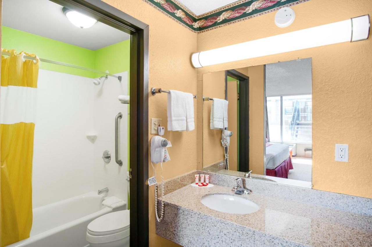 Double Room Smoking at OYO Hotel Oklahoma City South I-35 and SE 29th